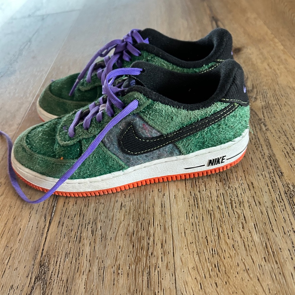 Nike force 1 boys shoes size 2 green